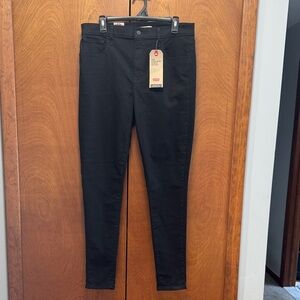 NWT Levi’s 720 Women's Black Jeans.  32W/30L